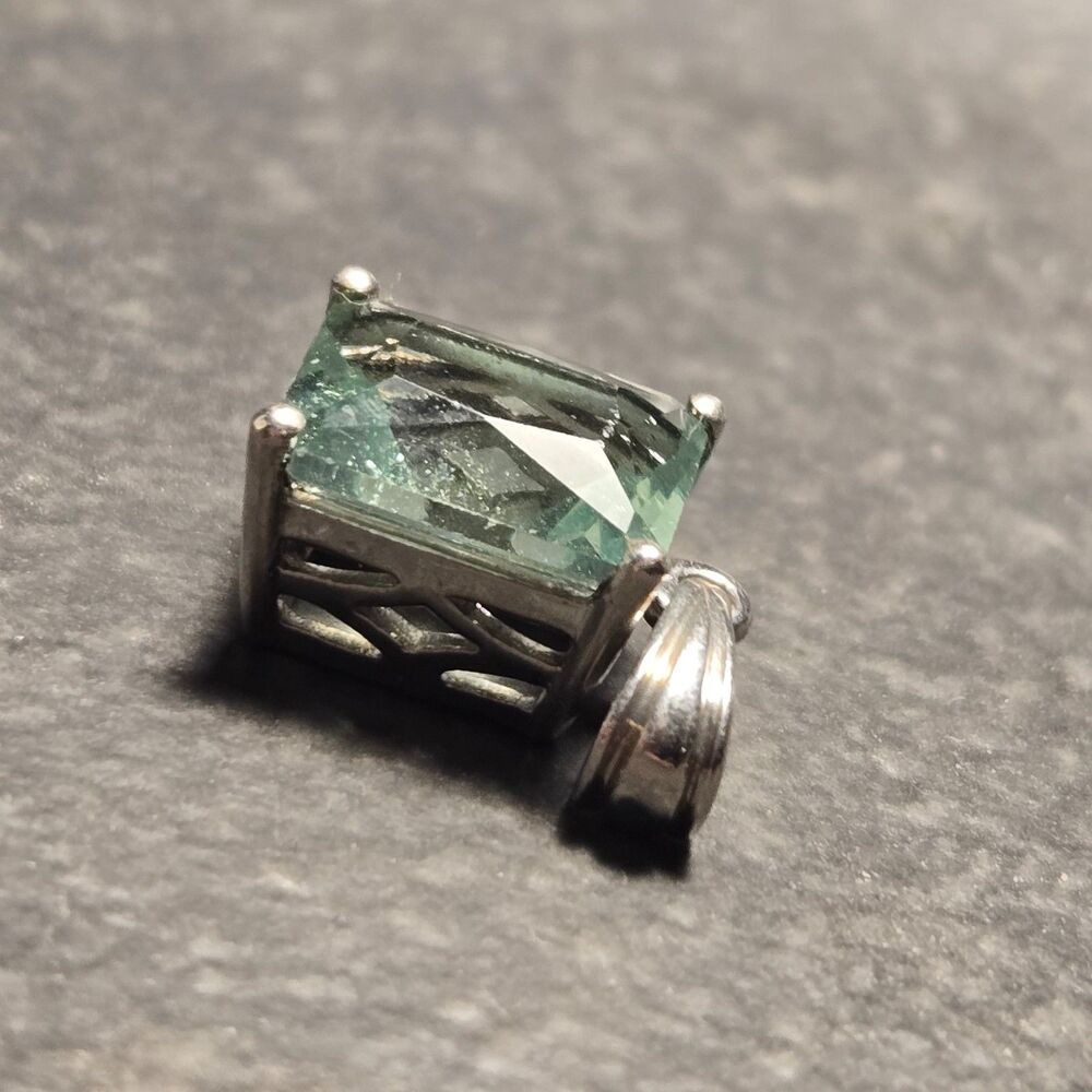 Mint Green Sterling Silver Pendant - Picture 3 of 4